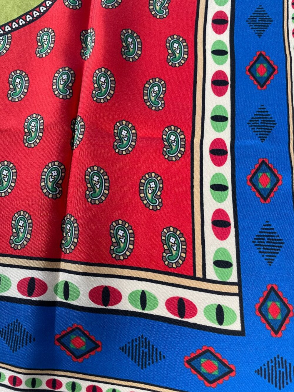 👜 Rare Gucci Blind For Love Tiger Moon Silk Scarf – NWT - Picture 5 of 16